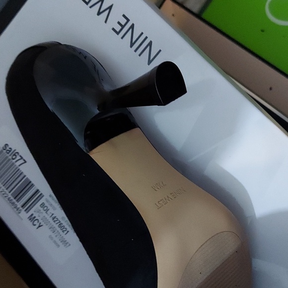 Hippa Pointy Toe Pumps - Picture 9 of 9